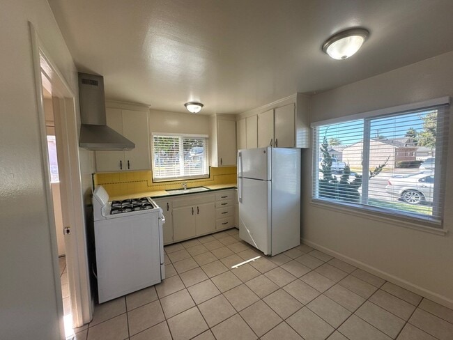 Building Photo - 1054 - 1056A Pajaro Street