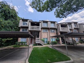 Building Photo - 9801 Royal Ln