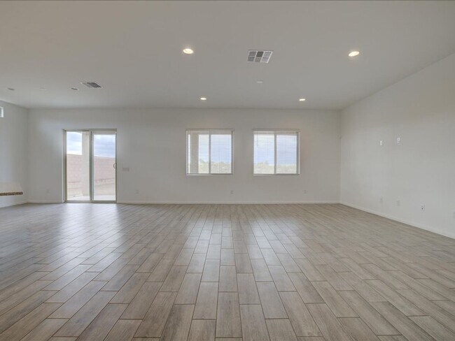 Foto del edificio - 4 bedroom, 2 Bathroom