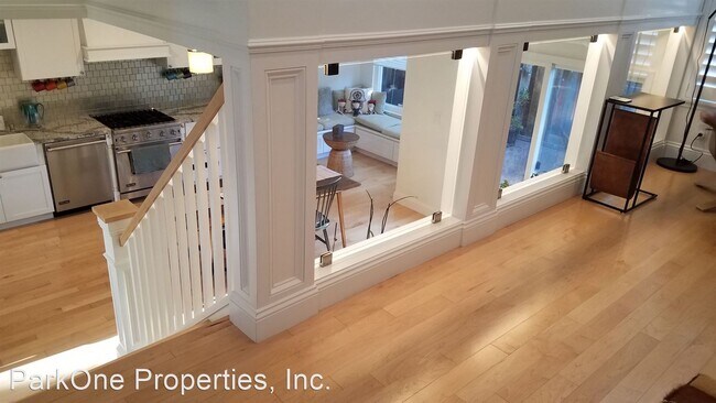 Building Photo - 3 br, 2.5 bath House - 1710 Siskiyou Drive