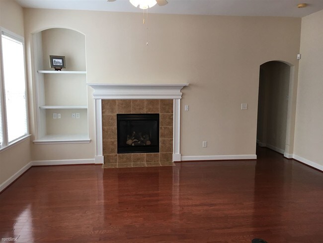 Building Photo - 6327 Willow Branch Rd
