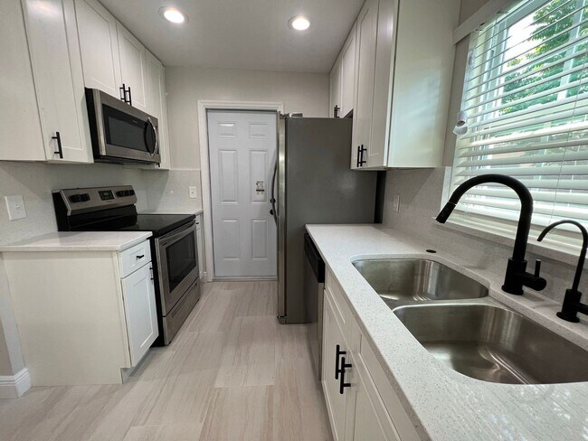Foto del edificio - 2 br, 1 bath House - 1304 Candlewyck Dr