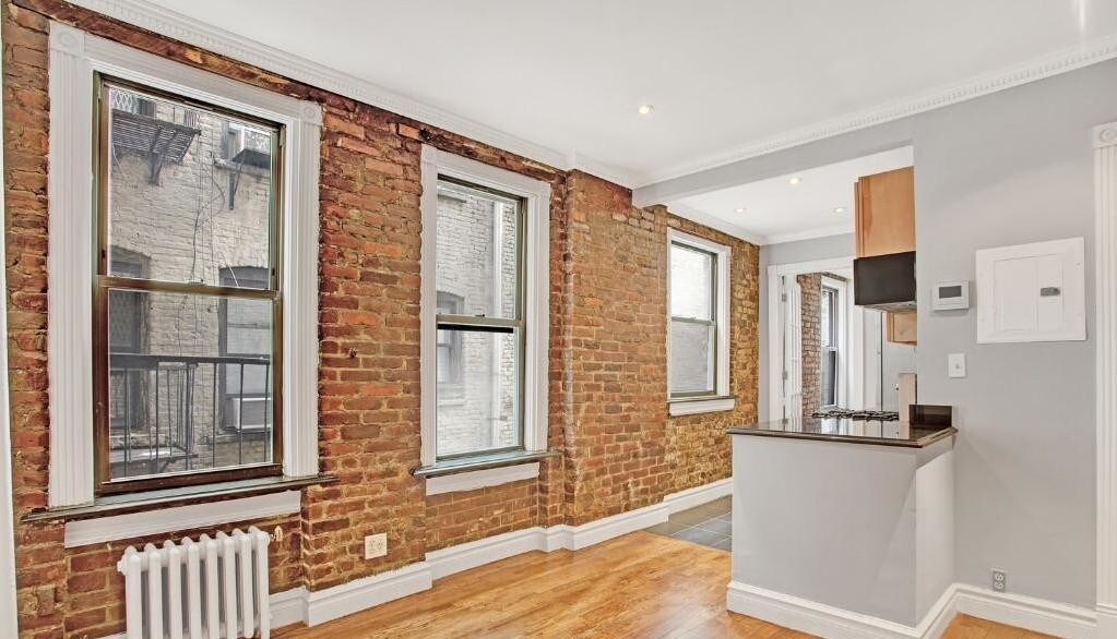 Primary Photo - 426 E 13th St