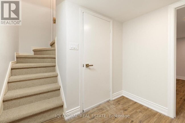 Building Photo - 10 Holman Crescent