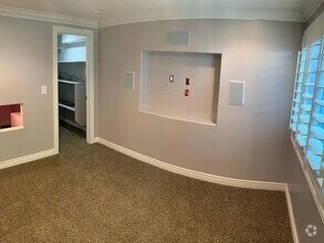 Building Photo - 734 S Clearwater Falls Dr