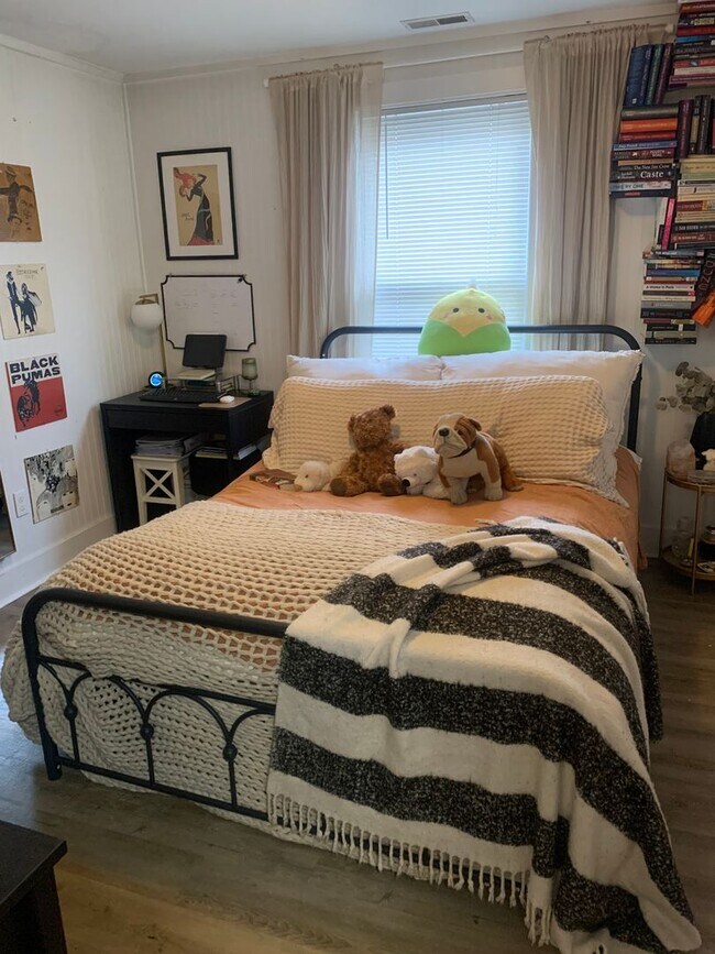 Foto del edificio - 867 E 2nd St