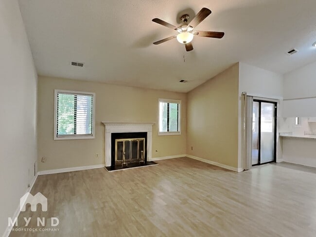 Building Photo - 10983 Morning Dove Dr