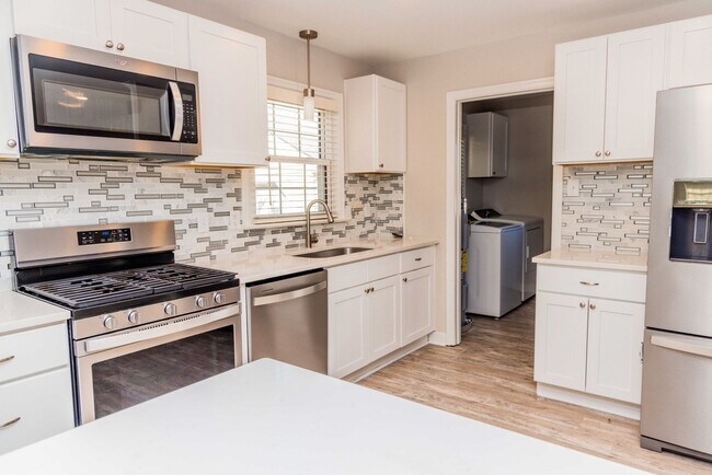 Foto del edificio - Settle in to this beautiful 3 bed 3 bath in Mechanicsville!