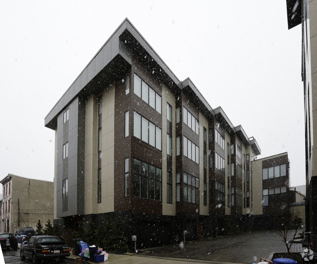 Building Photo - Ortlieb Square