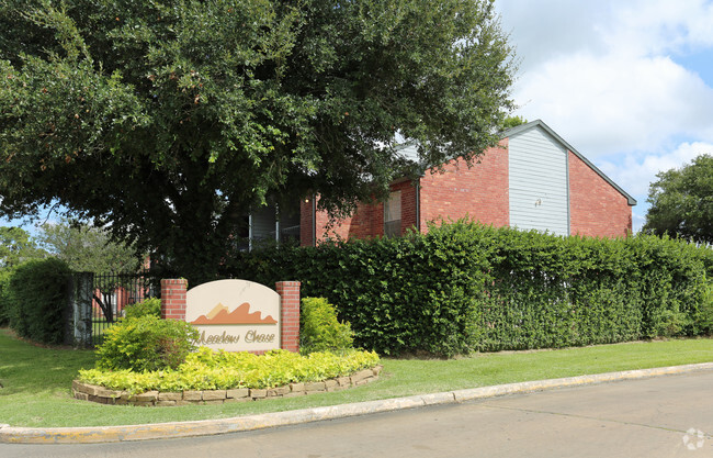 Building Photo - Meadow Chase