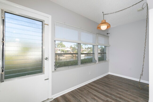 Foto del edificio - 4515 Marine Pkwy