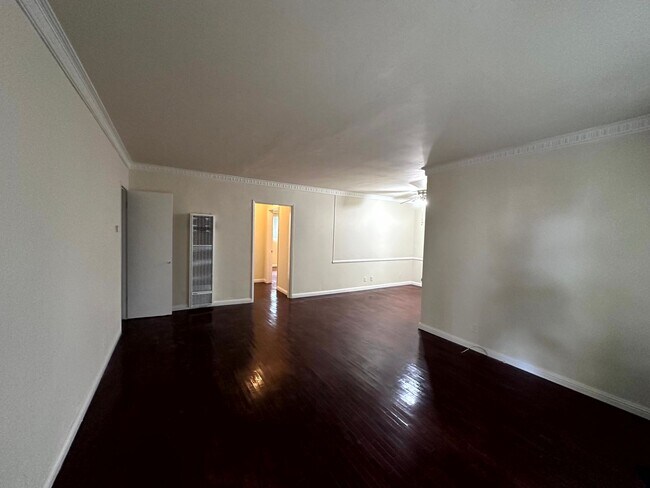 Foto del edificio - 356 Hayworth Ave