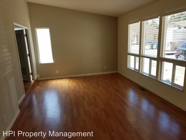 Building Photo - 6087 Dinah Ct