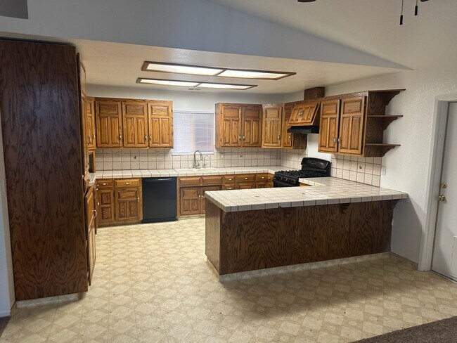 Building Photo - 555 North Ct