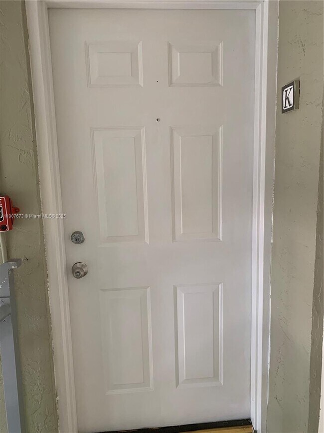 Foto del edificio - 17500 NW 67th Pl