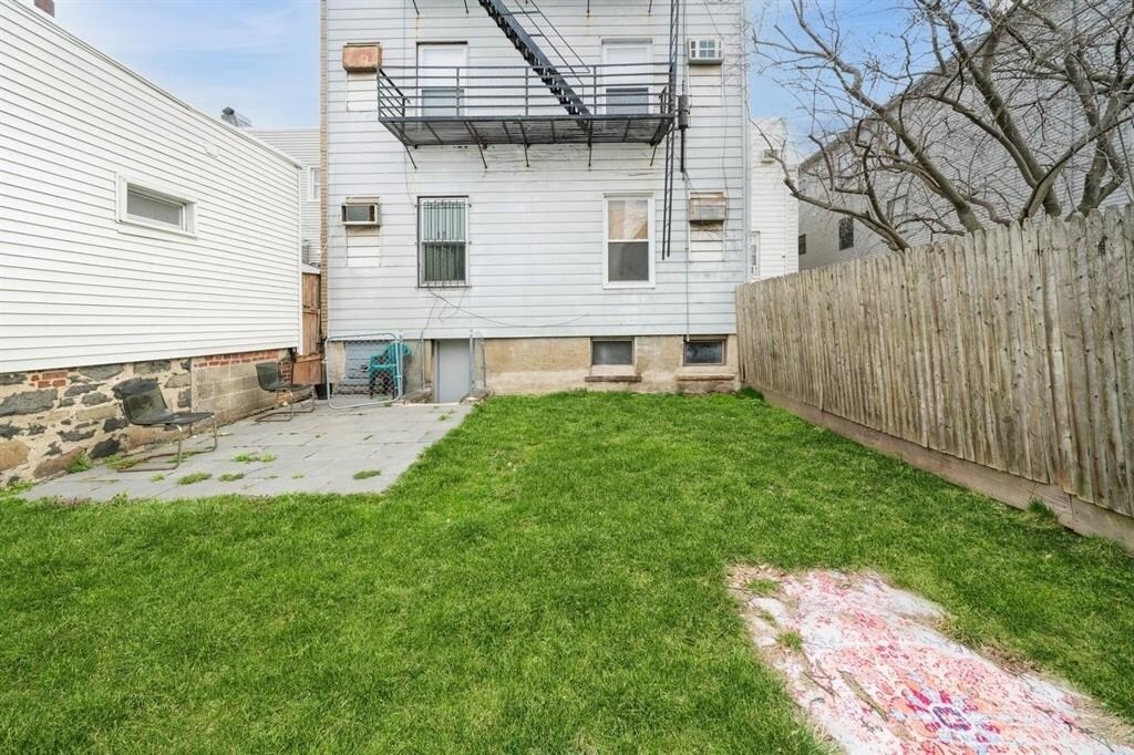 Primary Photo - 259 Griffith St