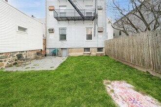 Building Photo - 259 Griffith St