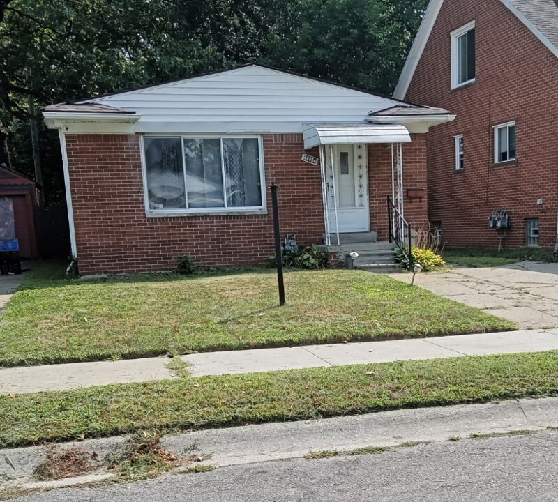 Foto principal - 18884 Bloom St