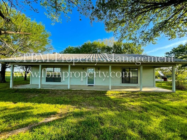 Building Photo - 8217 SE County Rd 1020