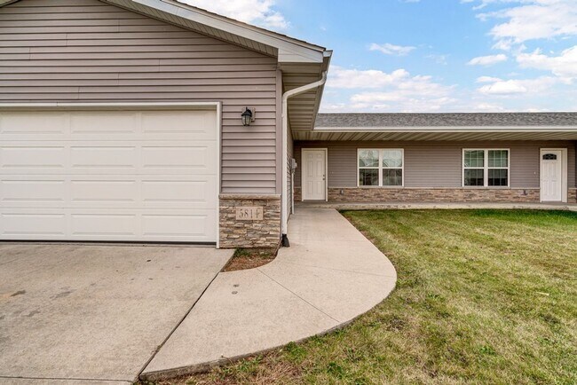 Foto del edificio - Summerland Twinhomes