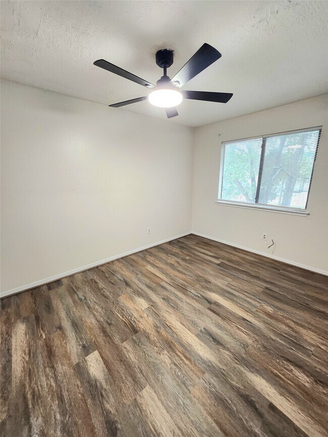 Foto del edificio - 10047 Emerald Creek Dr