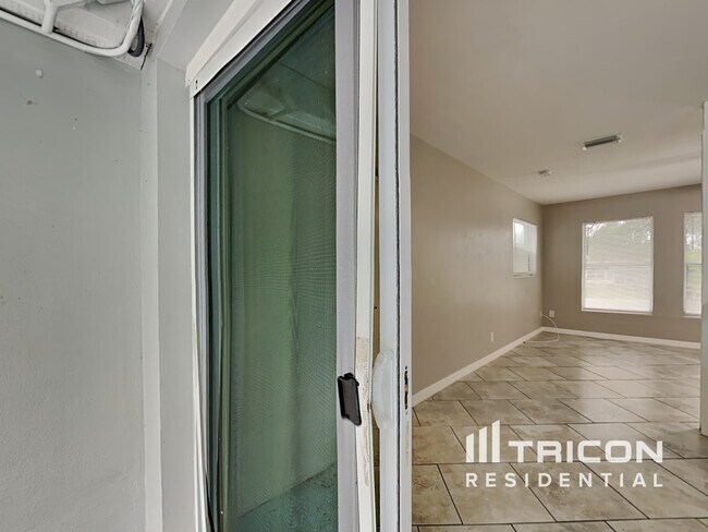 Foto del edificio - 1320 Mary L Rd
