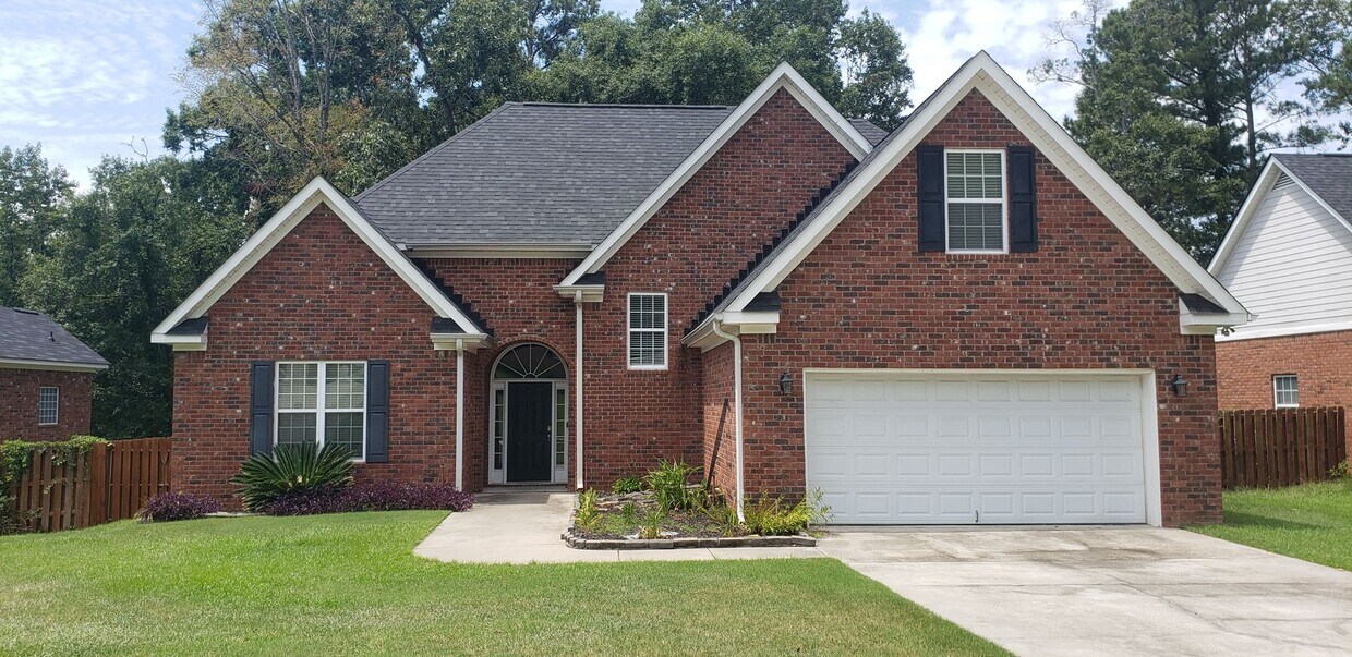 Foto principal - 535 Farmington Circle, 4 Bedroom Home in E...