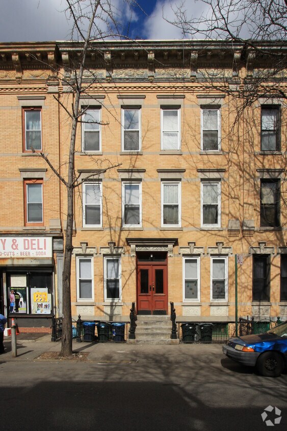 Primary Photo - 957 Seneca Ave