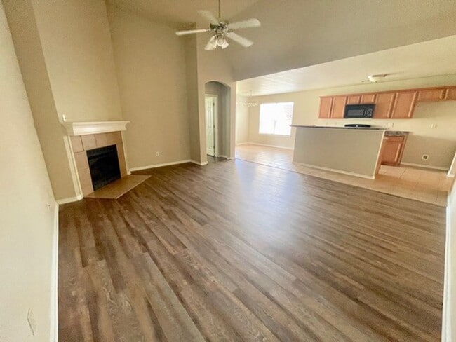 Building Photo - Beautiful 3 Bedroom Home in Broken Arrow – Available January!