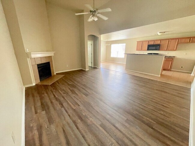 Foto del edificio - Beautiful 3 Bedroom Home in Broken Arrow – Available January!