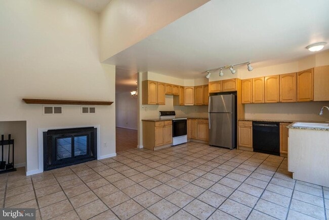 Building Photo - 506 St Albans Ct