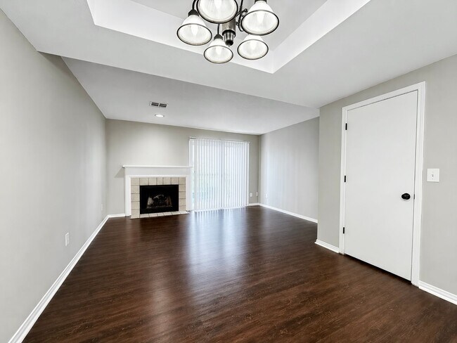 Foto del edificio - Charming 2 Bed / 1.5 Bath Townhome in Jenks – Great Location!