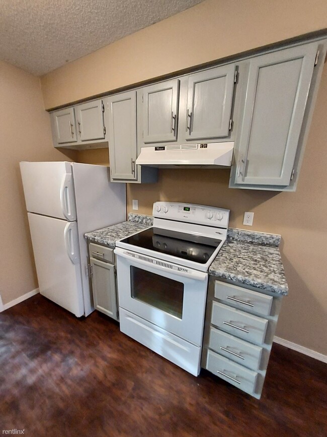 Building Photo - 2 br, 1 bath Duplex - 524 S Ruth Ave
