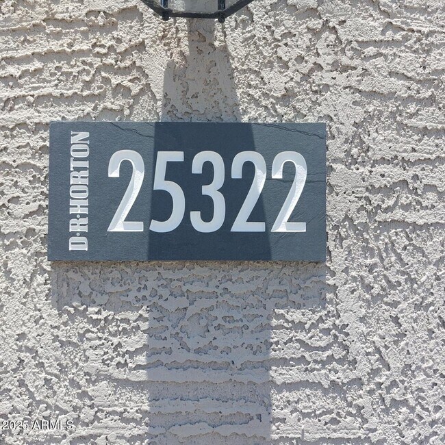 Foto del edificio - 25322 W Carson Dr
