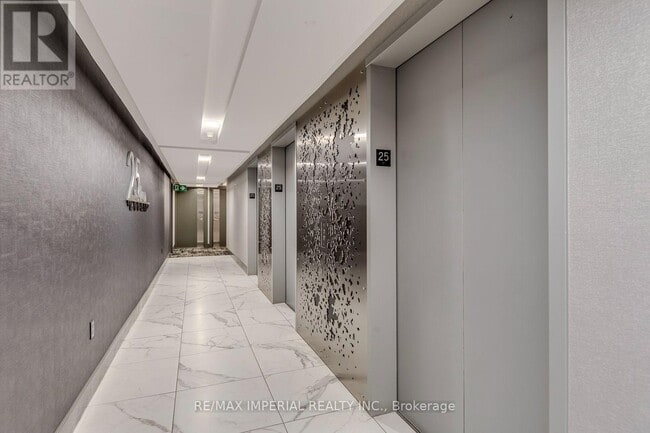 Building Photo - 25 Capreol Ct