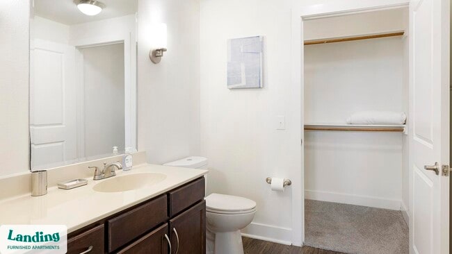 Building Photo - 7373 Valley View Ln