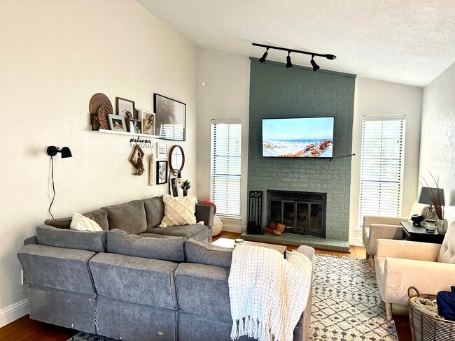 Photo - 1108 Quail Valley Ln Apartment