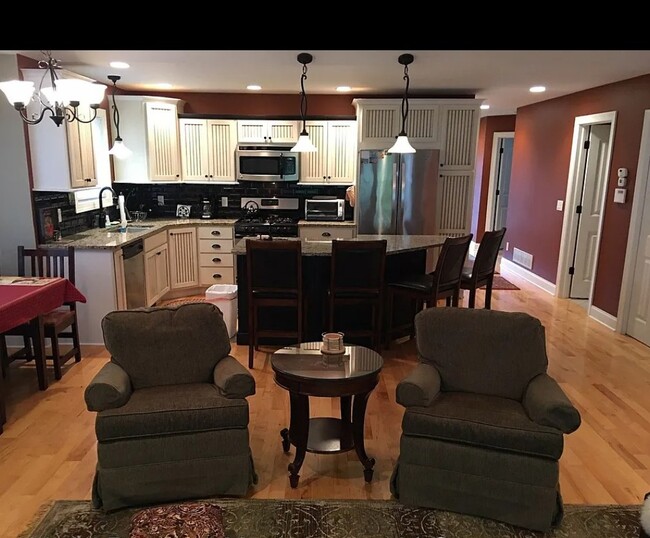 Foto del edificio - 5205 Chestnut Ct