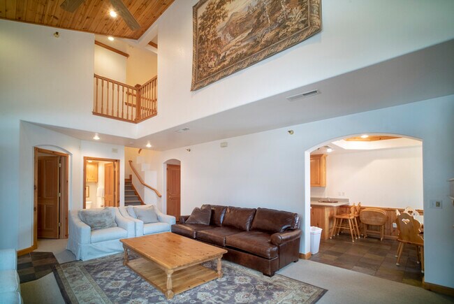 Building Photo - 3 Bedroom 3 Bathroom Zermatt Villages 719