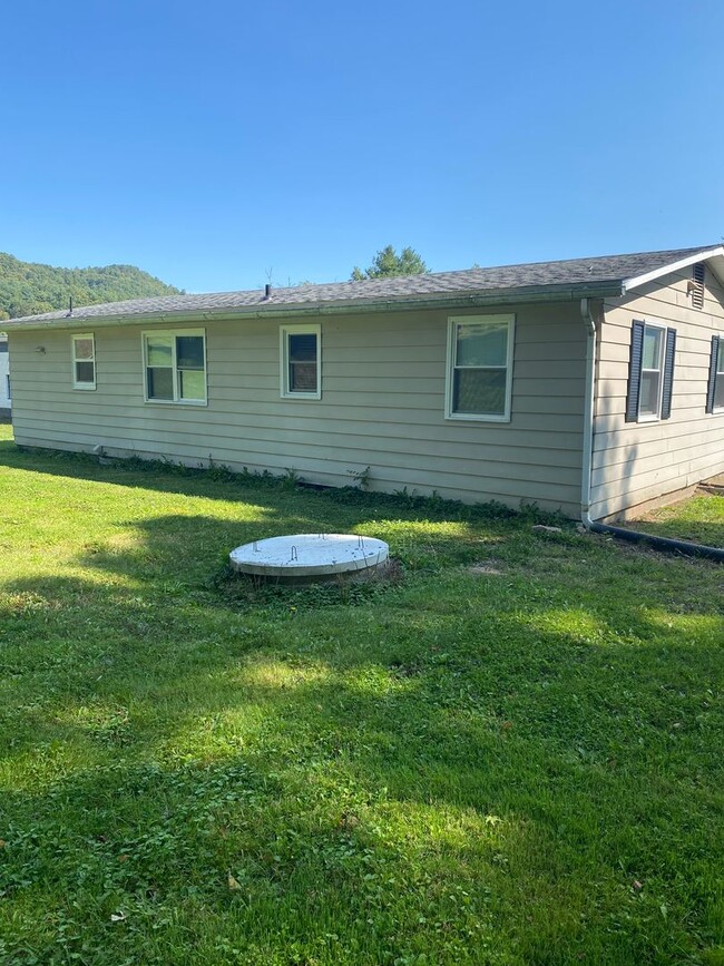 Building Photo - 26233 Great Cove Rd