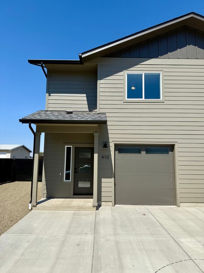 Building Photo - 410 Wagon Wheel Dr