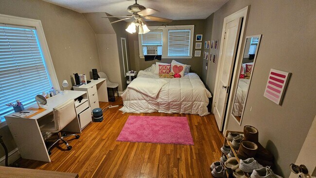 Foto del edificio - Prime BC Location, Entire House for Rent, ...