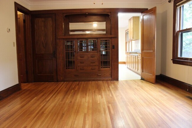 Building Photo - Marcy Holmes Single Family Home, Hardwood ...