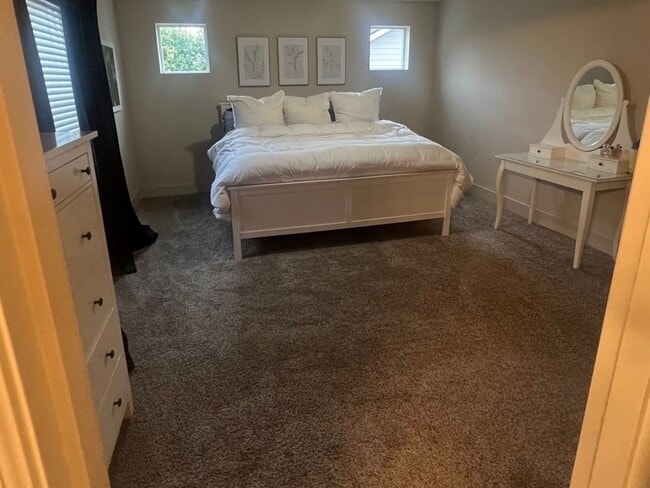 Building Photo - 4 Bedroom Single Family Home in Spanaway
