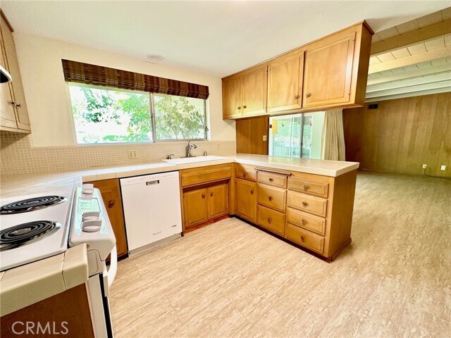 Building Photo - 303 E Highland Ave