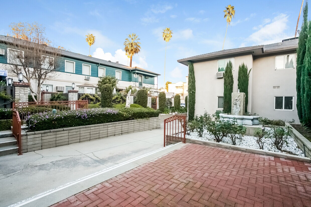 Building Photo - 271 S El Molino Ave