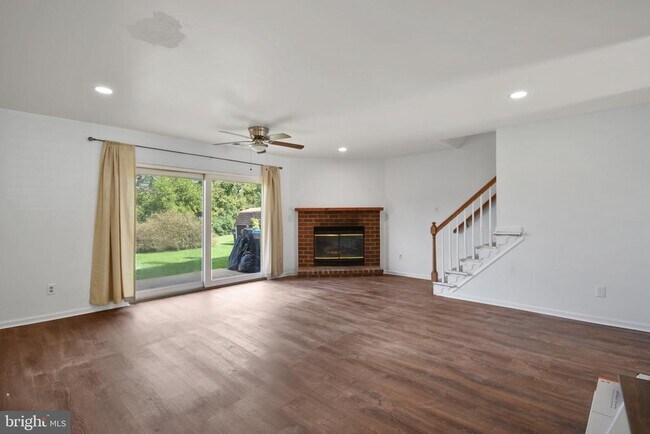 Building Photo - 107 Conway Ct