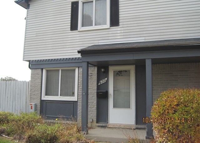 Front - 41205 S Woodbury Green Dr