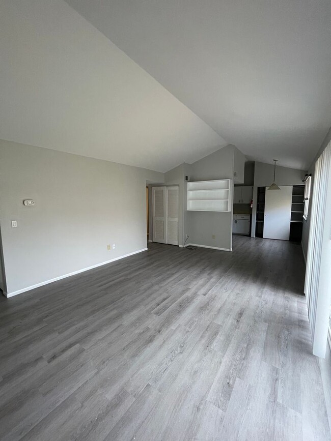 Building Photo - Two Bedroom Condo in Kalamazoo