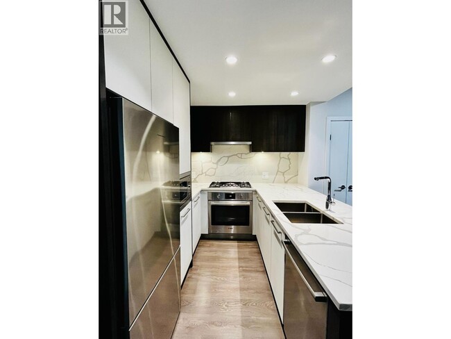 Building Photo - 567 Clarke Rd